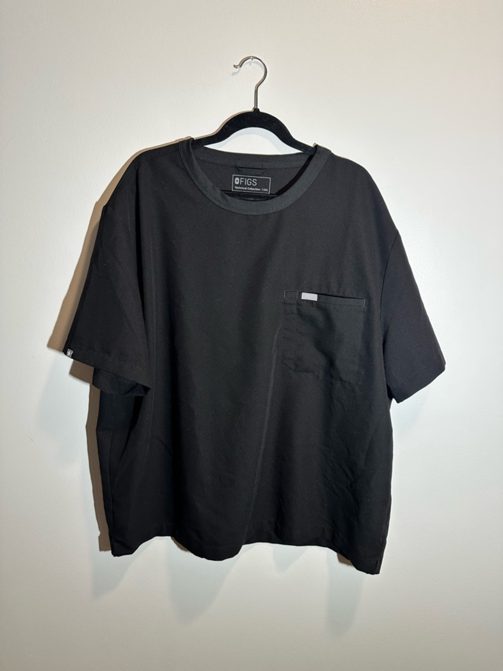 Figs Relaxed Crewneck Scrub Top. Black. XXL.